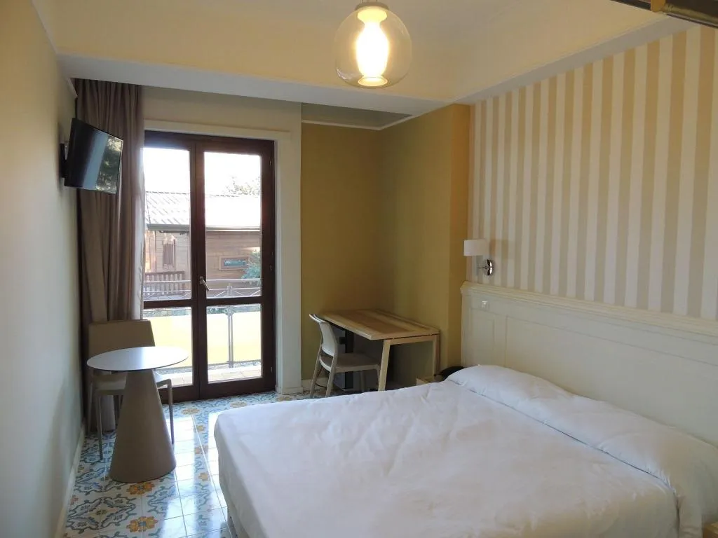 Double or Twin TWO BEDS Room, Hotel Zeus Pompei, Naples