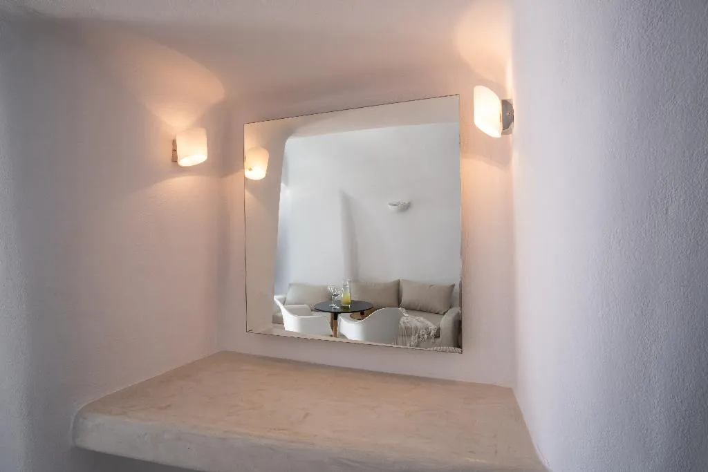 SUITE SUPERIOR WITH VIEWS Room, On The Cliff, Santorini