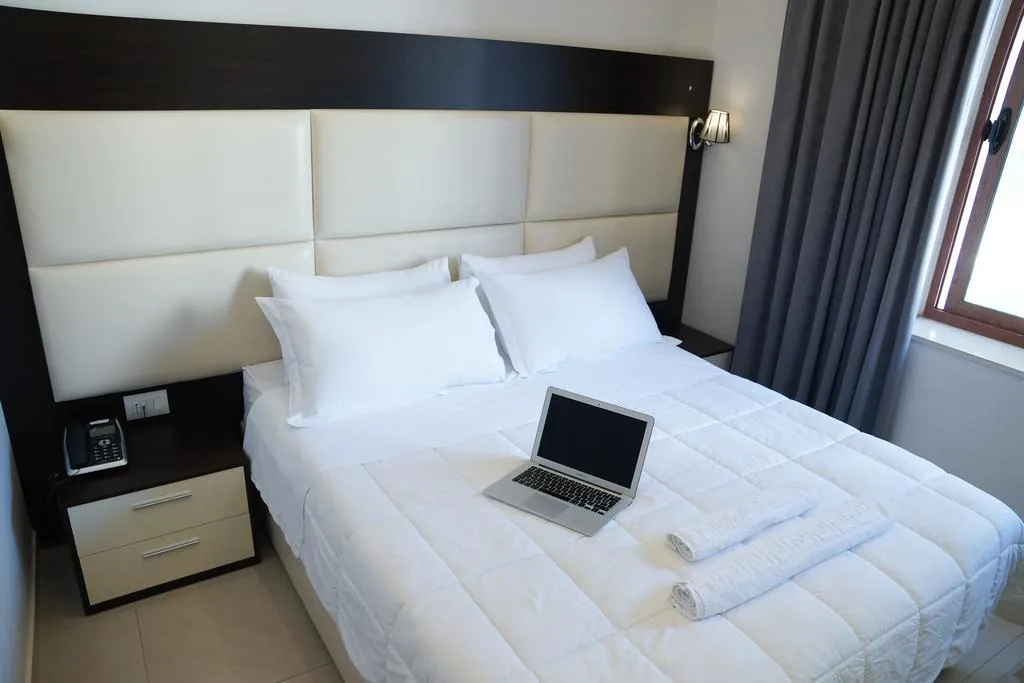 DOUBLE STANDARD Room, Vila e Arte, Tirana