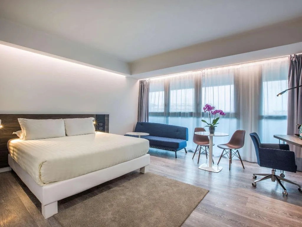 DOUBLE EXECUTIVE Room, Novotel Roma Eur, Rome