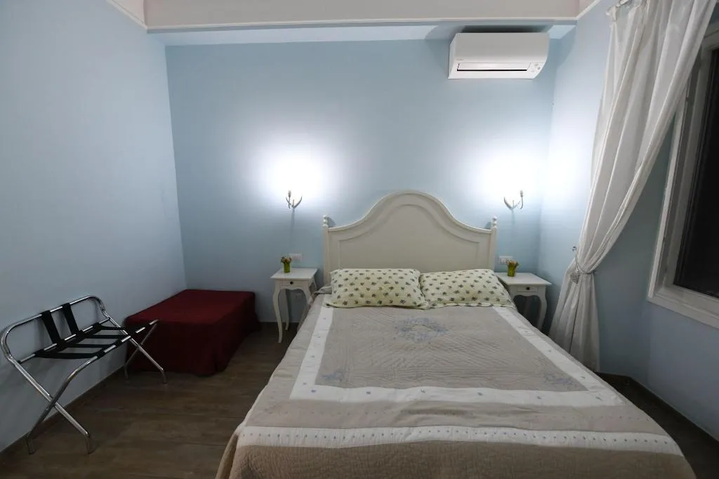 Room, Buonanotte Roma 2, Naples