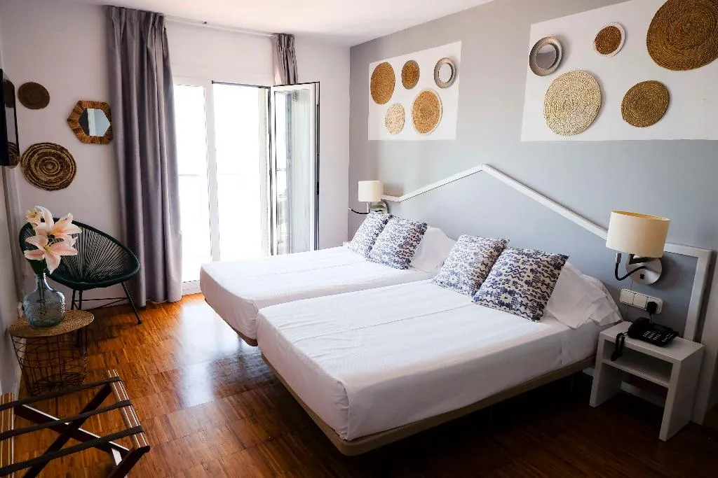 Room, Subur, Costa Brava