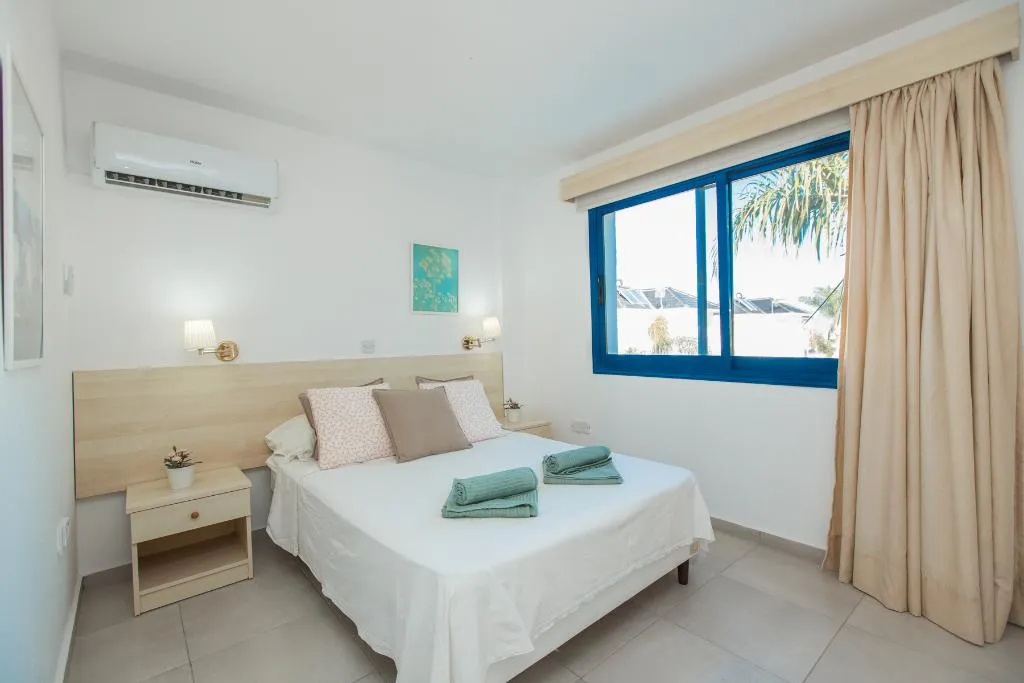 VILLA TWO BEDROOMS Room, Flouressia Gardens, Cyprus