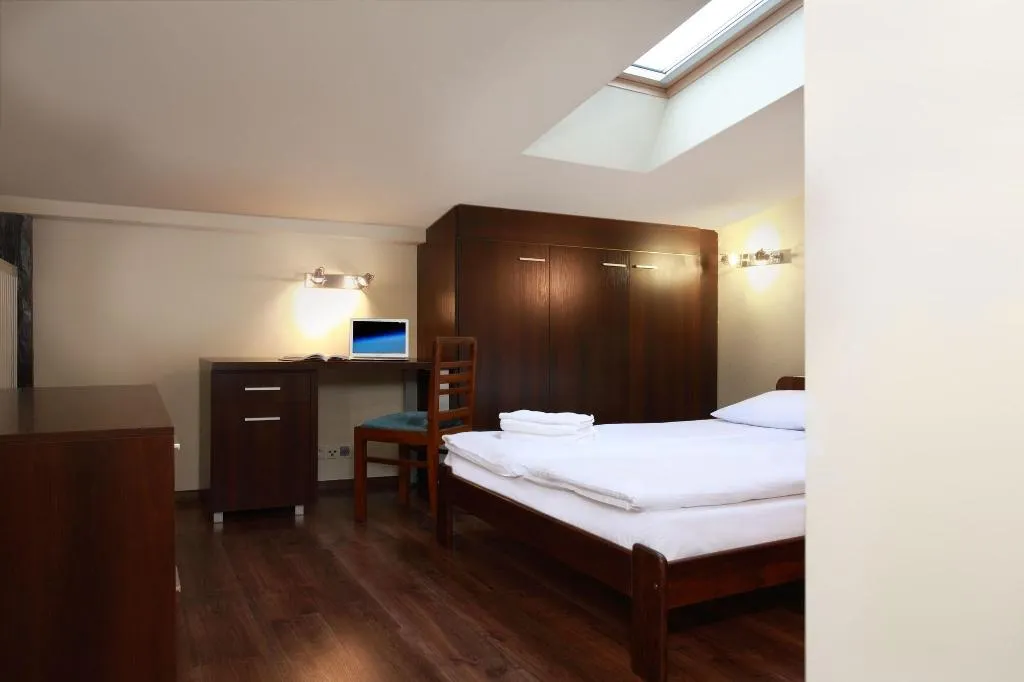 Room, Dom Turysty - Pokoje Goscinne, Krakow