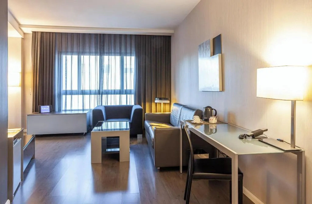 STUDIO KING SIZE BED Room, Porcel Torneo, Seville