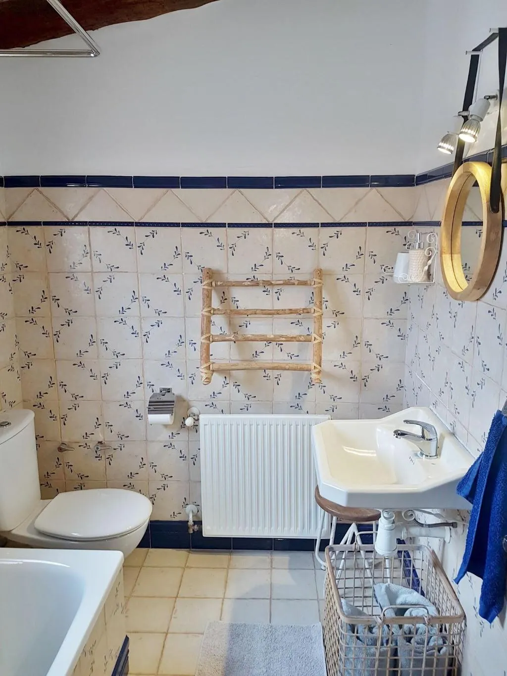 Room, Benali, Valencia