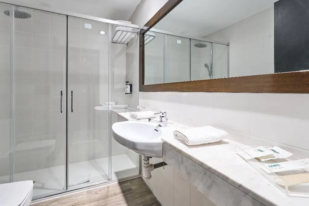 Double or Twin STANDARD Room, Catalonia Gran Hotel Verdi, Barcelona