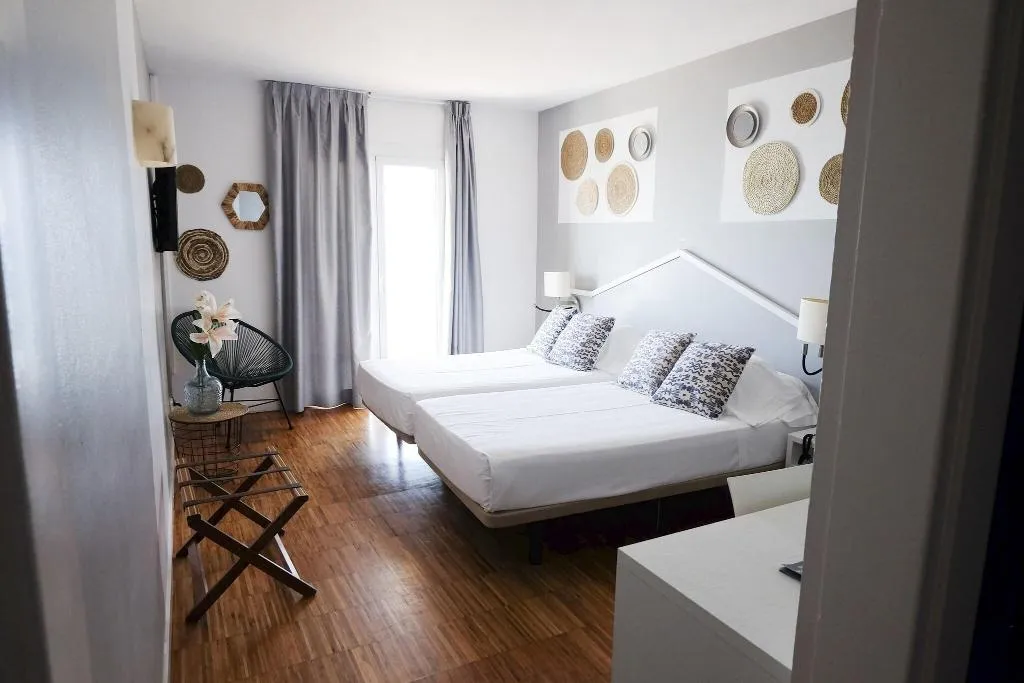 Room, Subur, Costa Brava