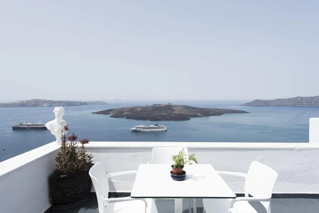 General view, Kastro Suites, Santorini