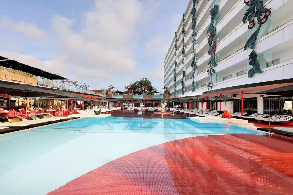 Sports and Entertainment, Ushuaia Ibiza Beach Hotel – Adults Only, Ibiza