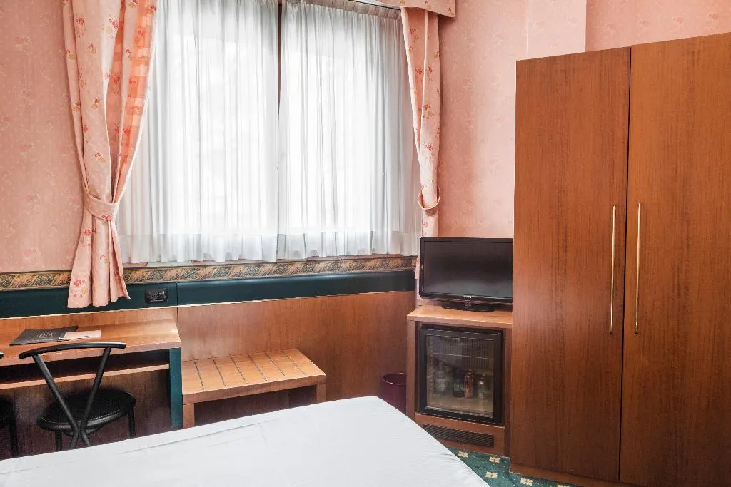 DOUBLE STANDARD Room, Hotel Des Etrangers, Milan