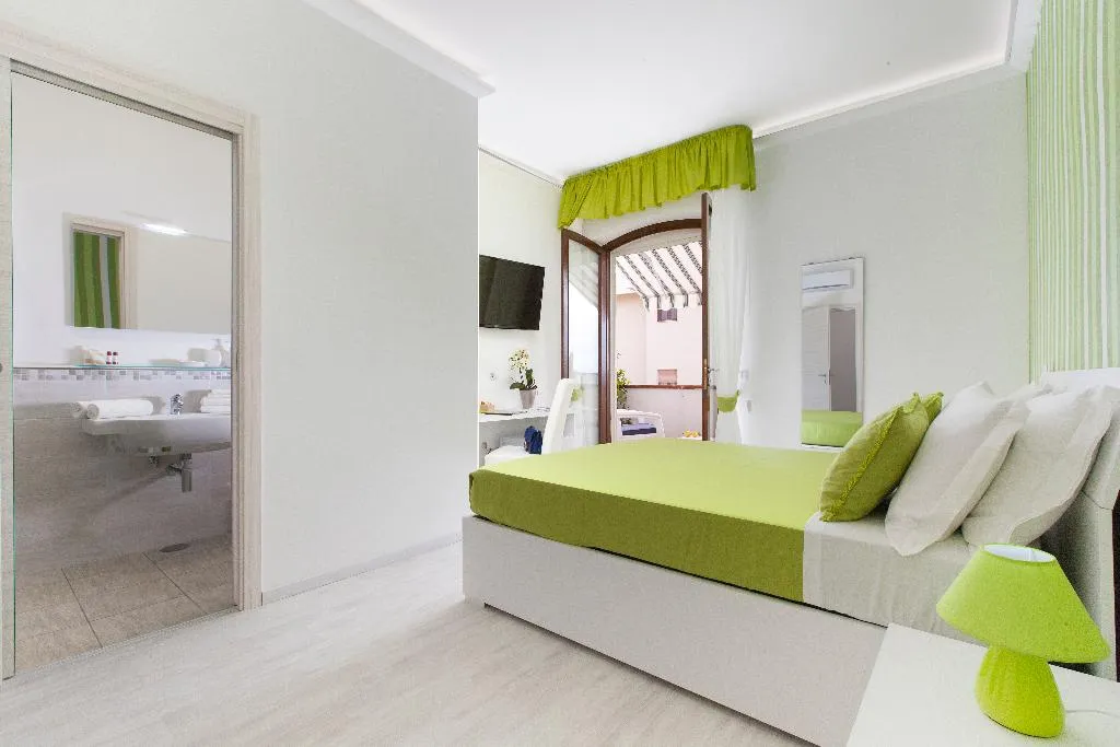 DOUBLE WITH TERRACE Room, Villa Iolanda, Naples