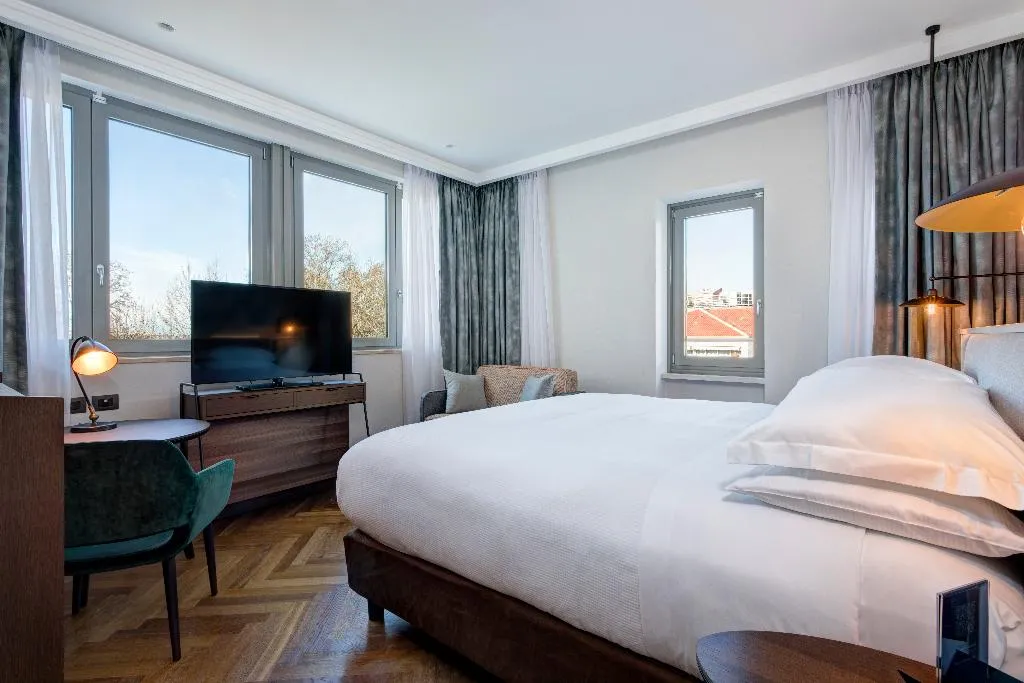DOUBLE DELUXE KING BED Room, DoubleTree by Hilton Rome Monti, Rome