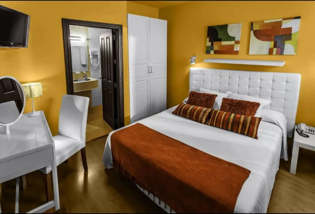 Room, El Rey Moro, Seville