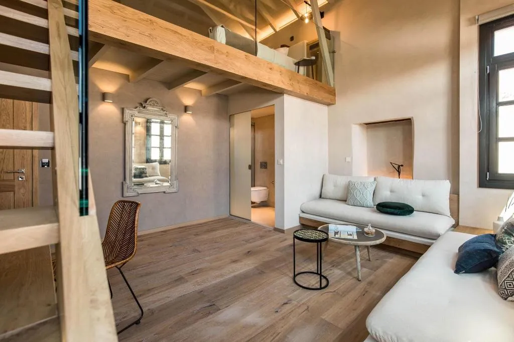 Room, J&G Suites, Crete