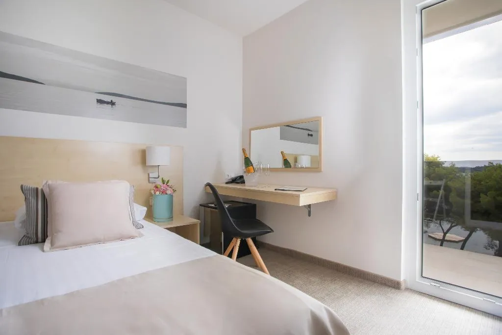 DOUBLE SIDE SEA VIEW Room, Villas Arausana and Antonina, Split