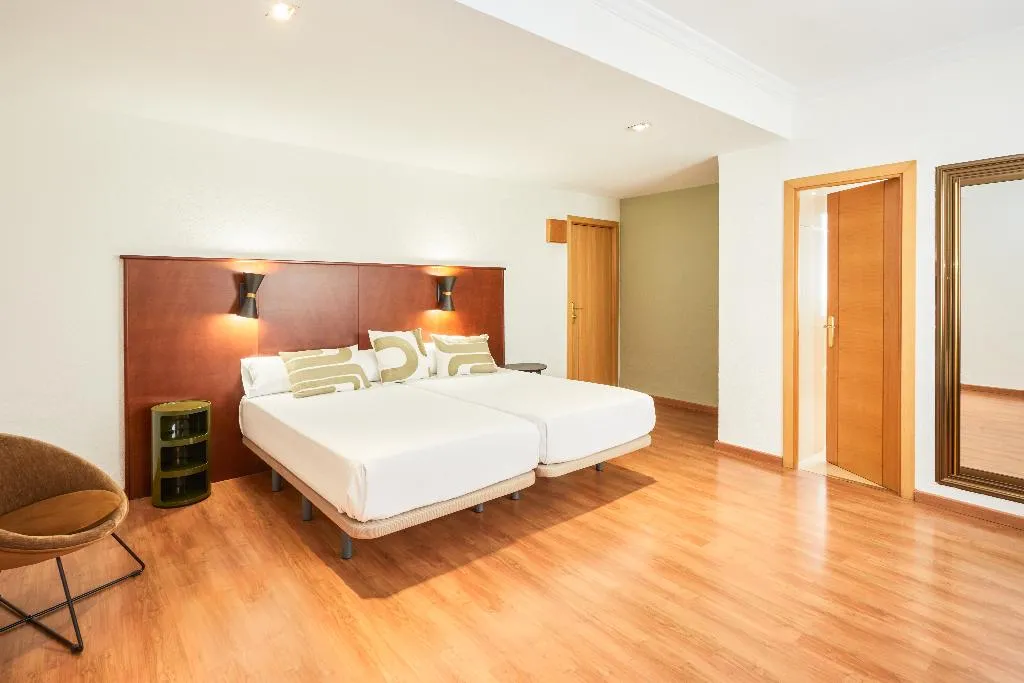 TWIN SUPERIOR Room, Cason del Tormes, Madrid
