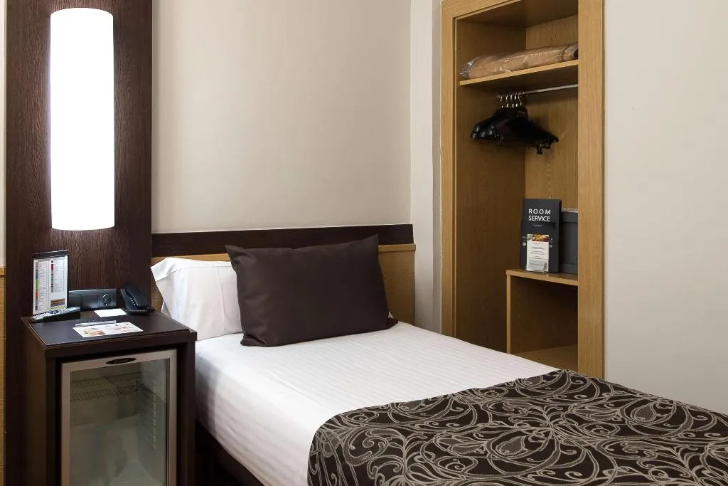 Room, Catalonia Atenas, Barcelona