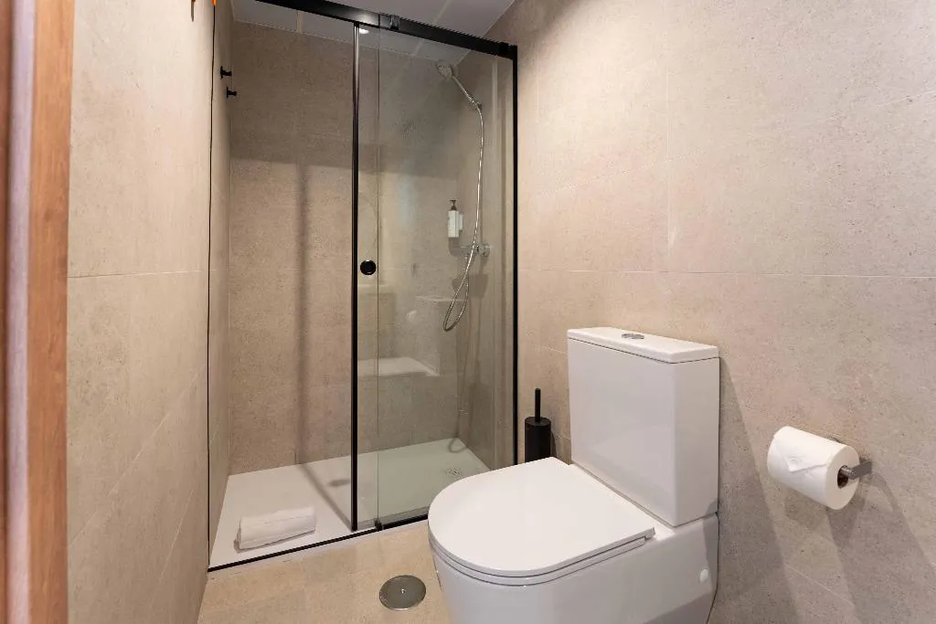 FAMILY ROOM STANDARD Room, easyHotel Madrid Alcala, Madrid
