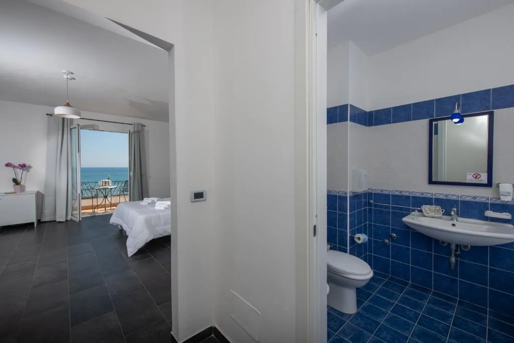 Double or Twin SEA VIEW Room, Baia D'Oro Hotel, Catania