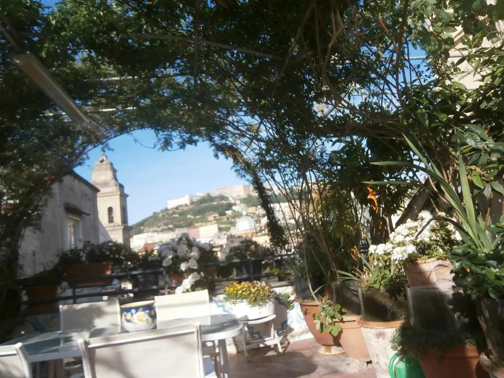 Terrace, Come D'Incanto a Napoli, Naples