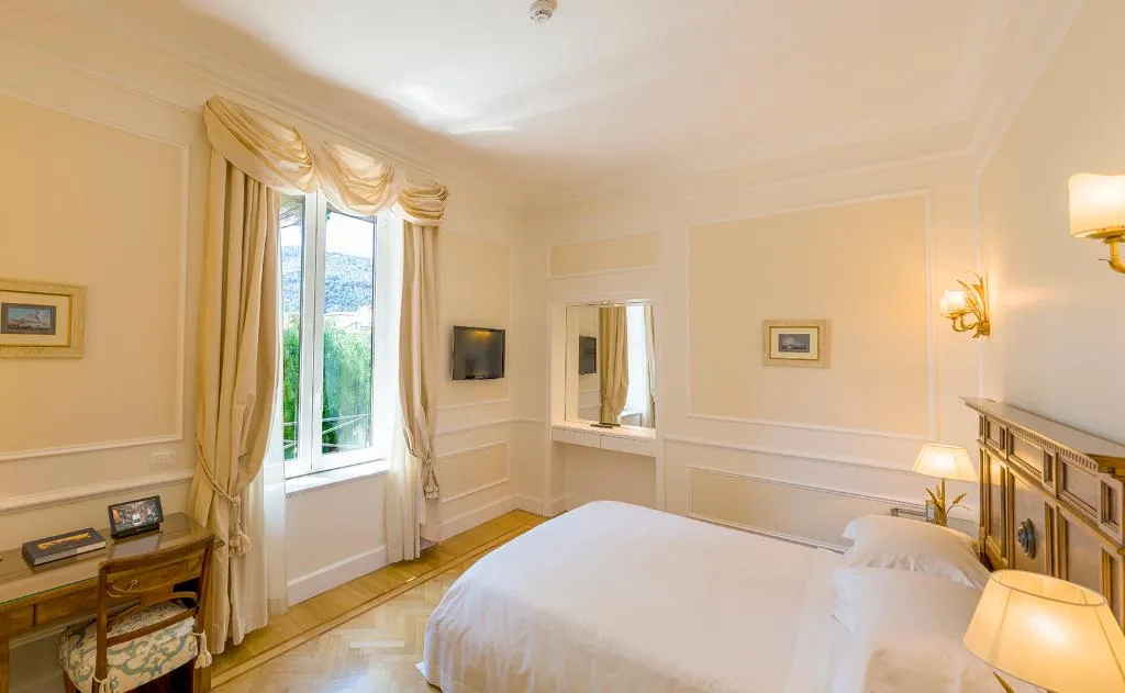 DOUBLE GARDEN VIEW Room, Grand Hotel Excelsior Vittoria Spa, Naples