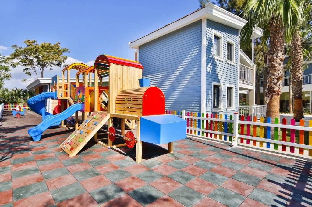 Sports and Entertainment, Crystal World Of Colours Comfort Collection, Antalya