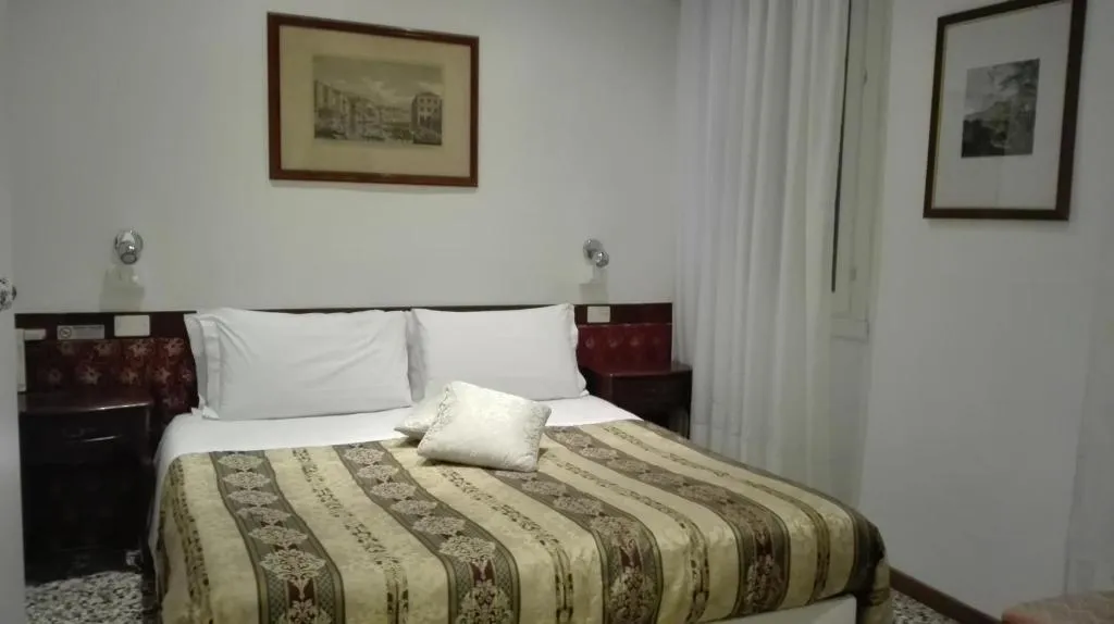Room, Locanda Casa Petrarca, Venice