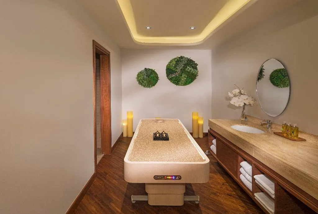 Sports and Entertainment, The Retreat Palm Dubai MGallery by Sofitel, Dubai