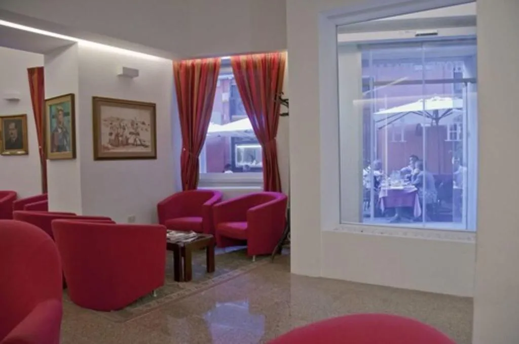 Lobby, Italia, Cagliari