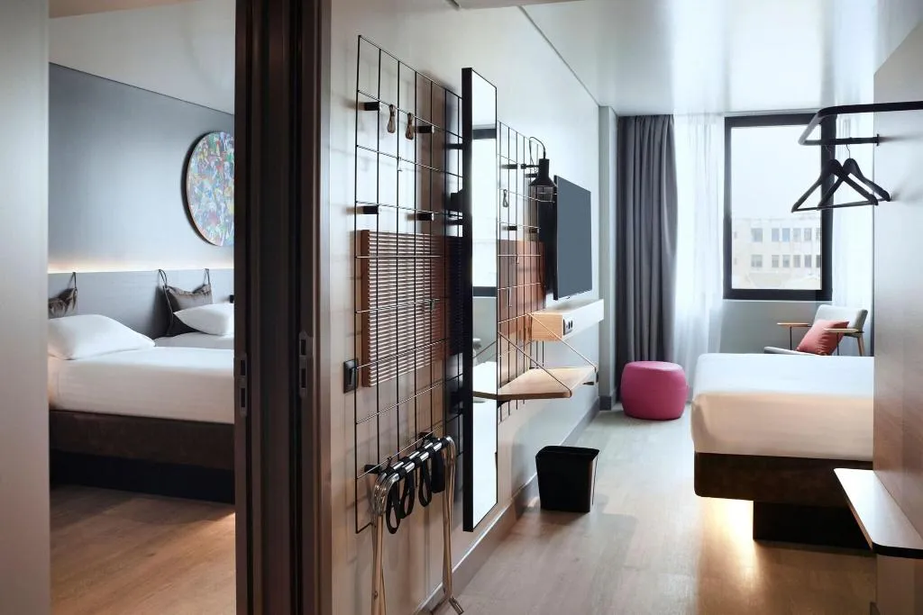 TWIN WITH VIEWS Room, Moxy Athens City, Athens