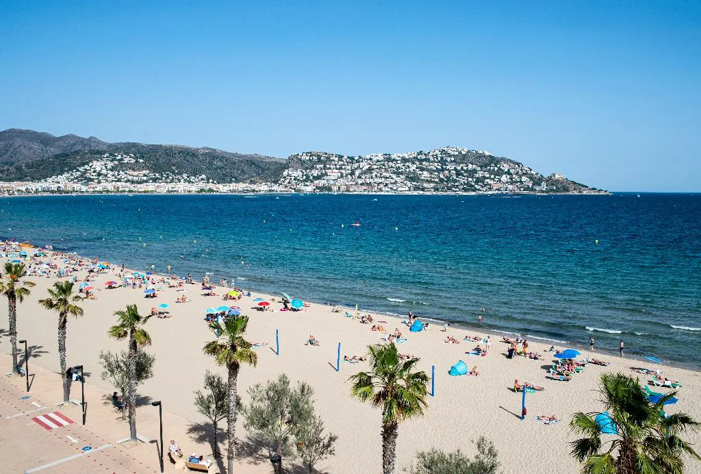 Beach, Hotel Monterrey Roses by Pierre & Vacances, Costa Brava