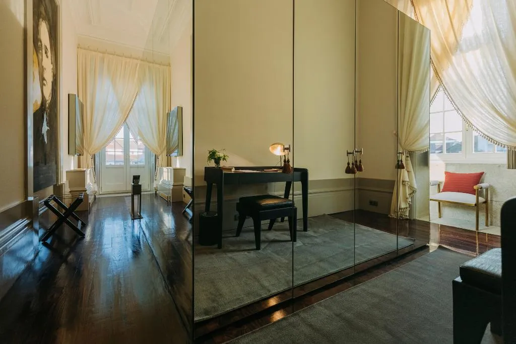 JUNIOR SUITE CLASSIC Room, Torel Palace Porto, Porto