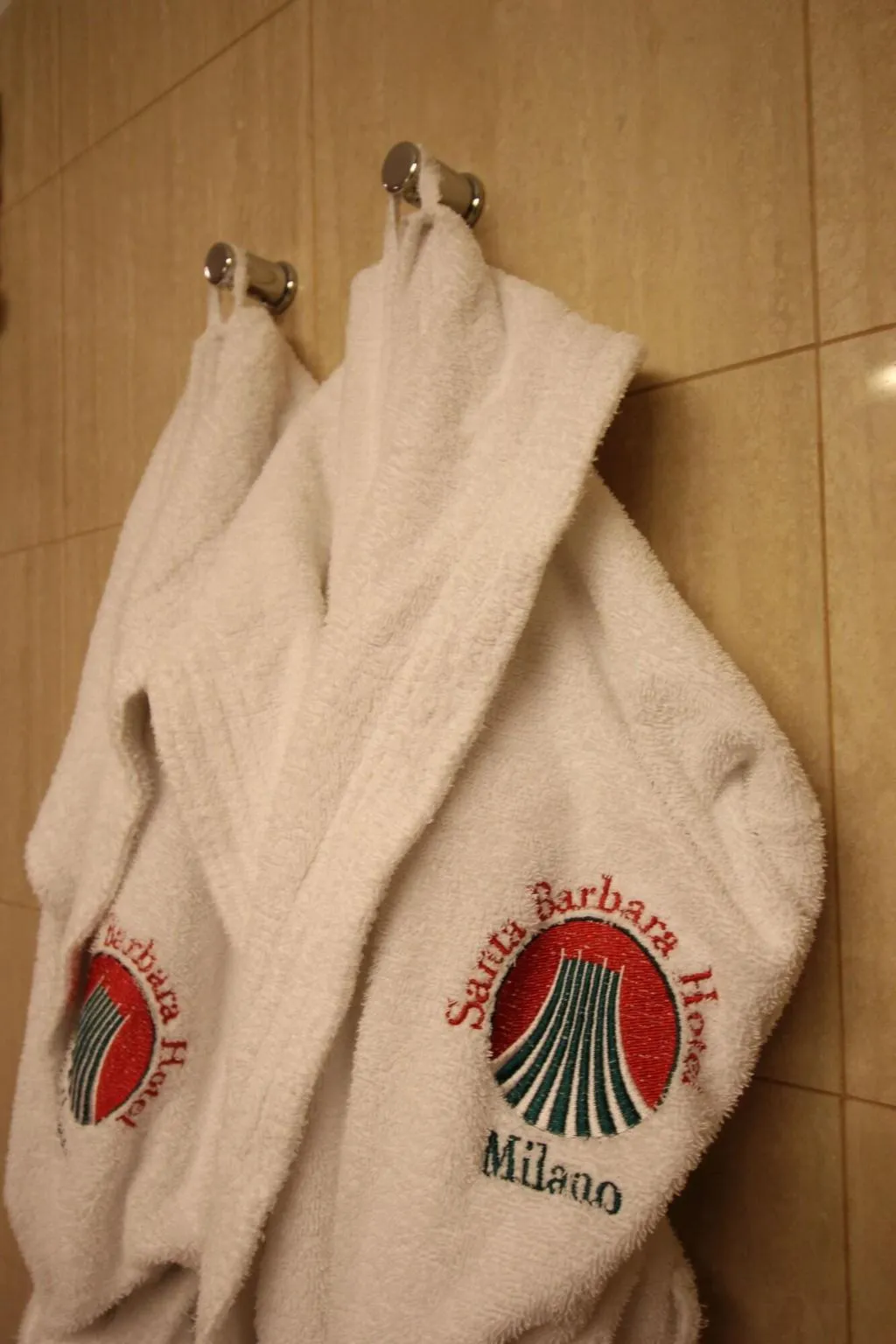Room, Santa Barbara, Milan