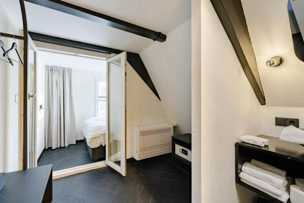 Room, Mr. Monkey Amsterdam, Amsterdam