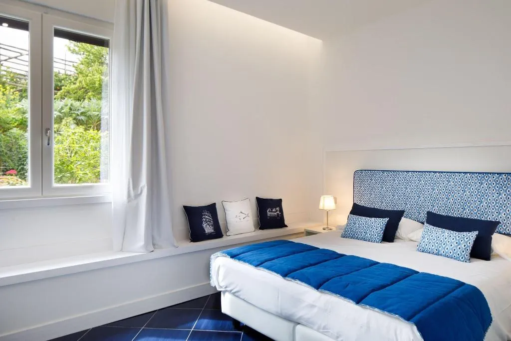 DOUBLE SUPERIOR QUEEN BED Room, Hotel Nice, Naples