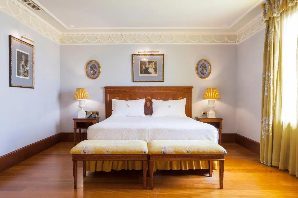 Double or Twin DELUXE ONE BEDROOM Room, Inglaterra, Seville