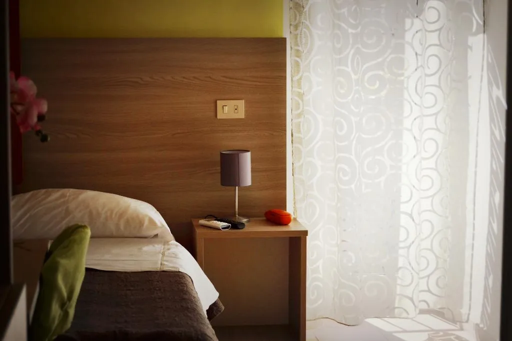 SINGLE STANDARD Room, Colombo, Naples