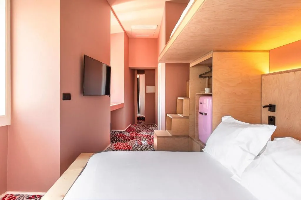 Room, Independente Bica, Lisbon