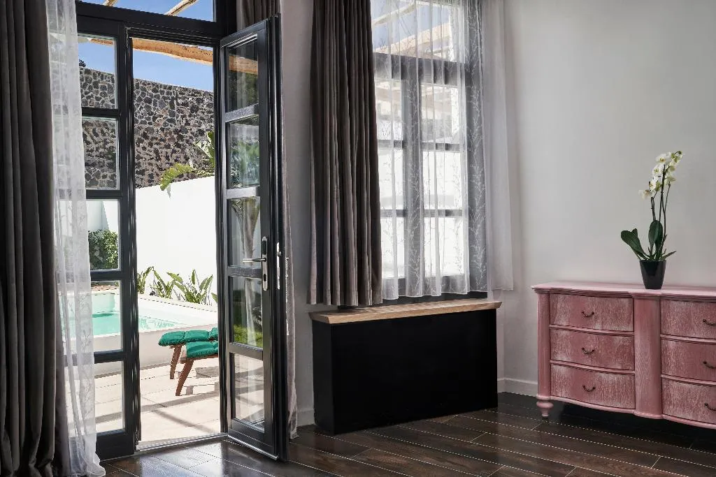 SUITE WITH PRIVATE POOL Room, Katikies Garden Santorini - The Leading Hotels, Santorini