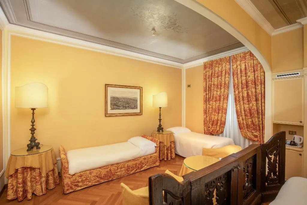 QUADRUPLE STANDARD Room, Hotel Canada, BW Premier Collection, Rome