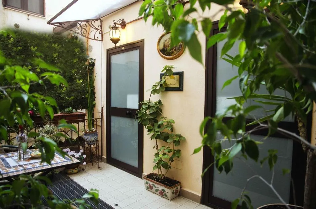 Room, L Antica Via, Catania