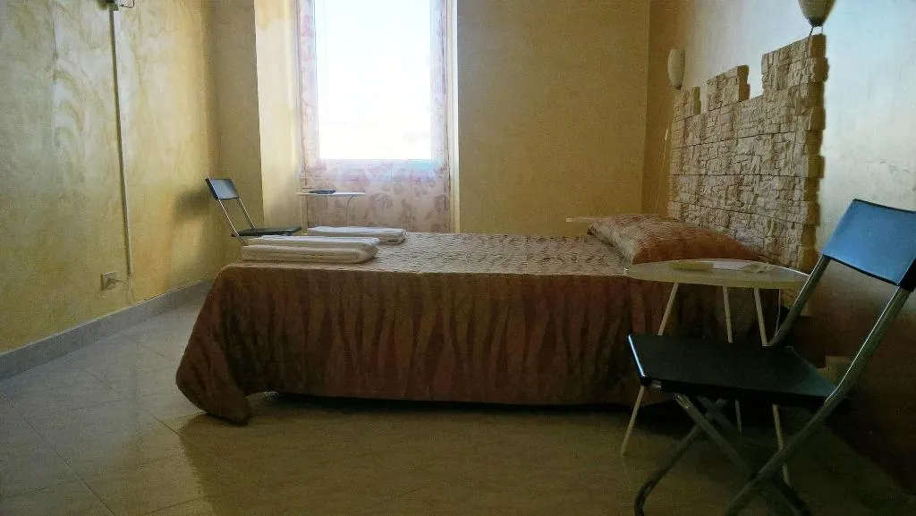 Room, Gigi Holiday Rooms, Naples