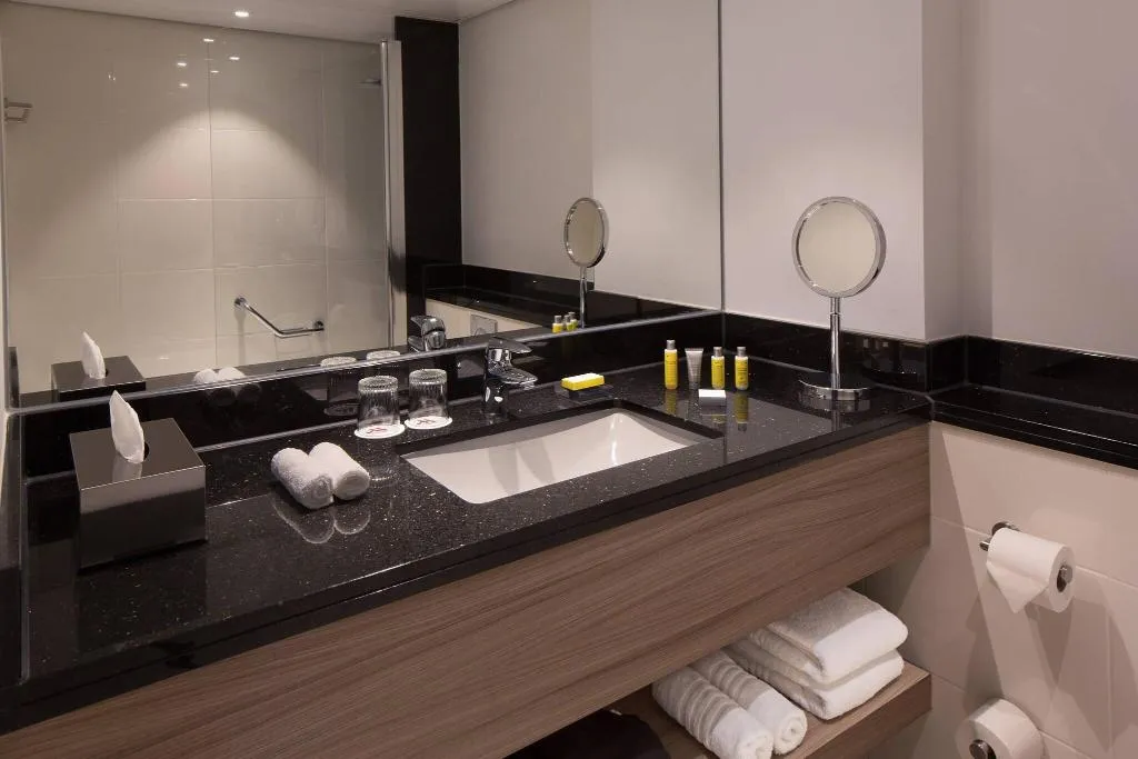 DOUBLE DELUXE KING BED Room, Amsterdam Marriott Hotel, Amsterdam