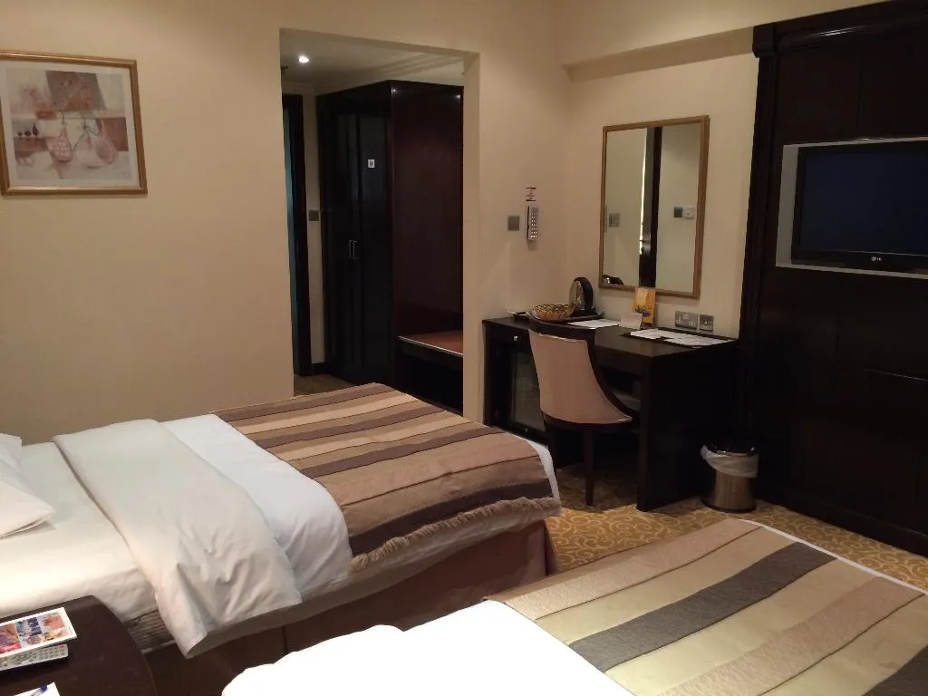 Double or Twin DELUXE Room, London Suites Hotel, Dubai
