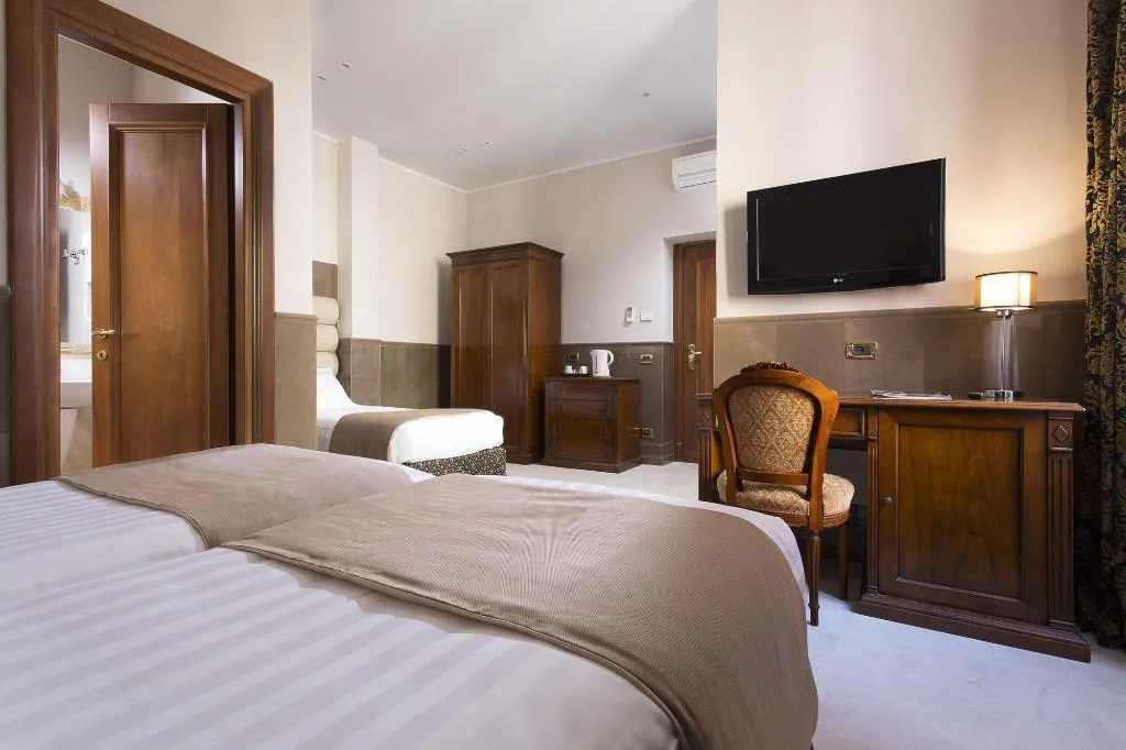 Room, Teatro Pace 33, Rome