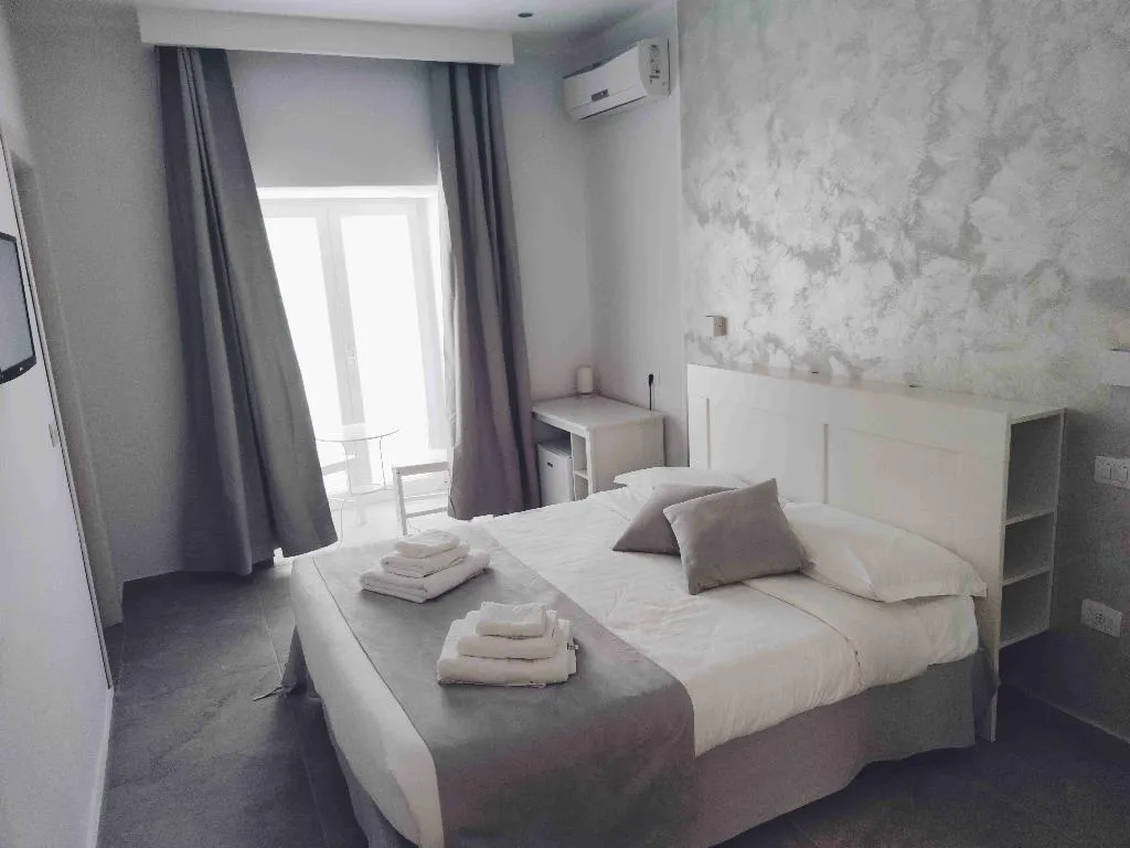 DOUBLE SINGLE USE STANDARD Room, I Borbone, Naples