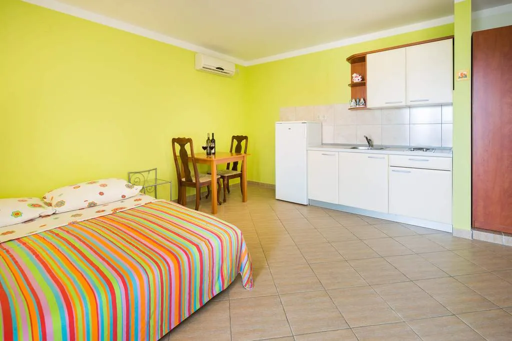 APARTMENT WITH BALCONY Room, Pansion Marjan, Split