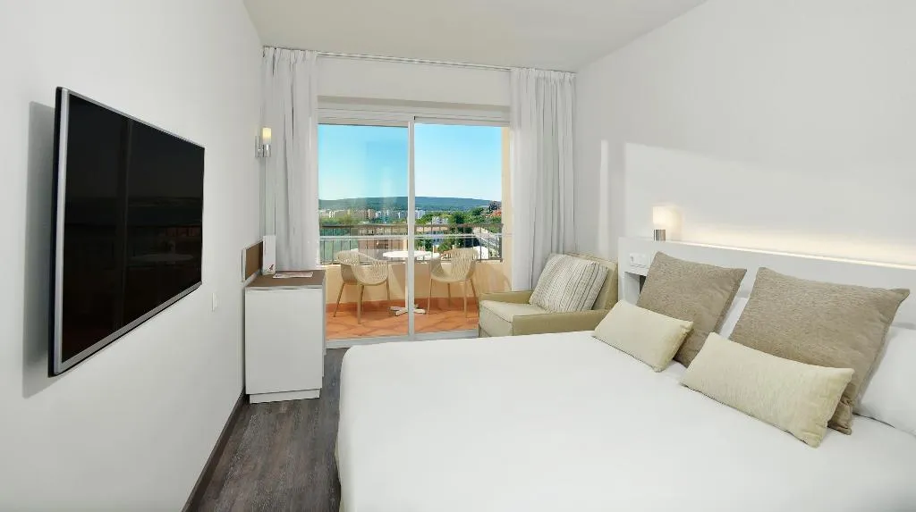 DOUBLE POOL VIEW Room, Sol Palmanova-Mirlos Tordos, Majorca