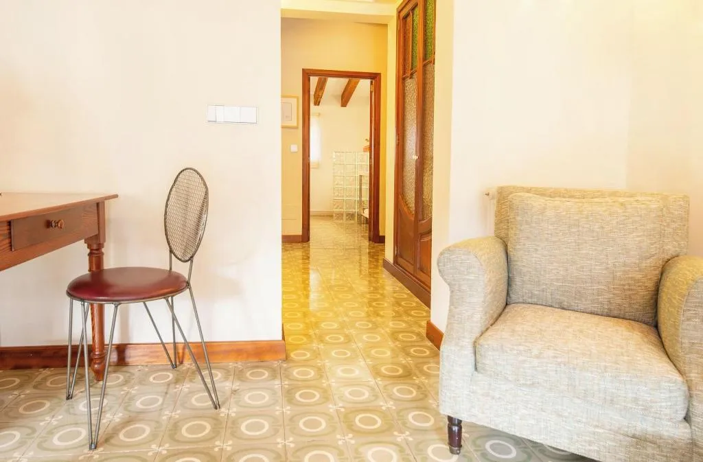 Room, D'Es Puig, Majorca